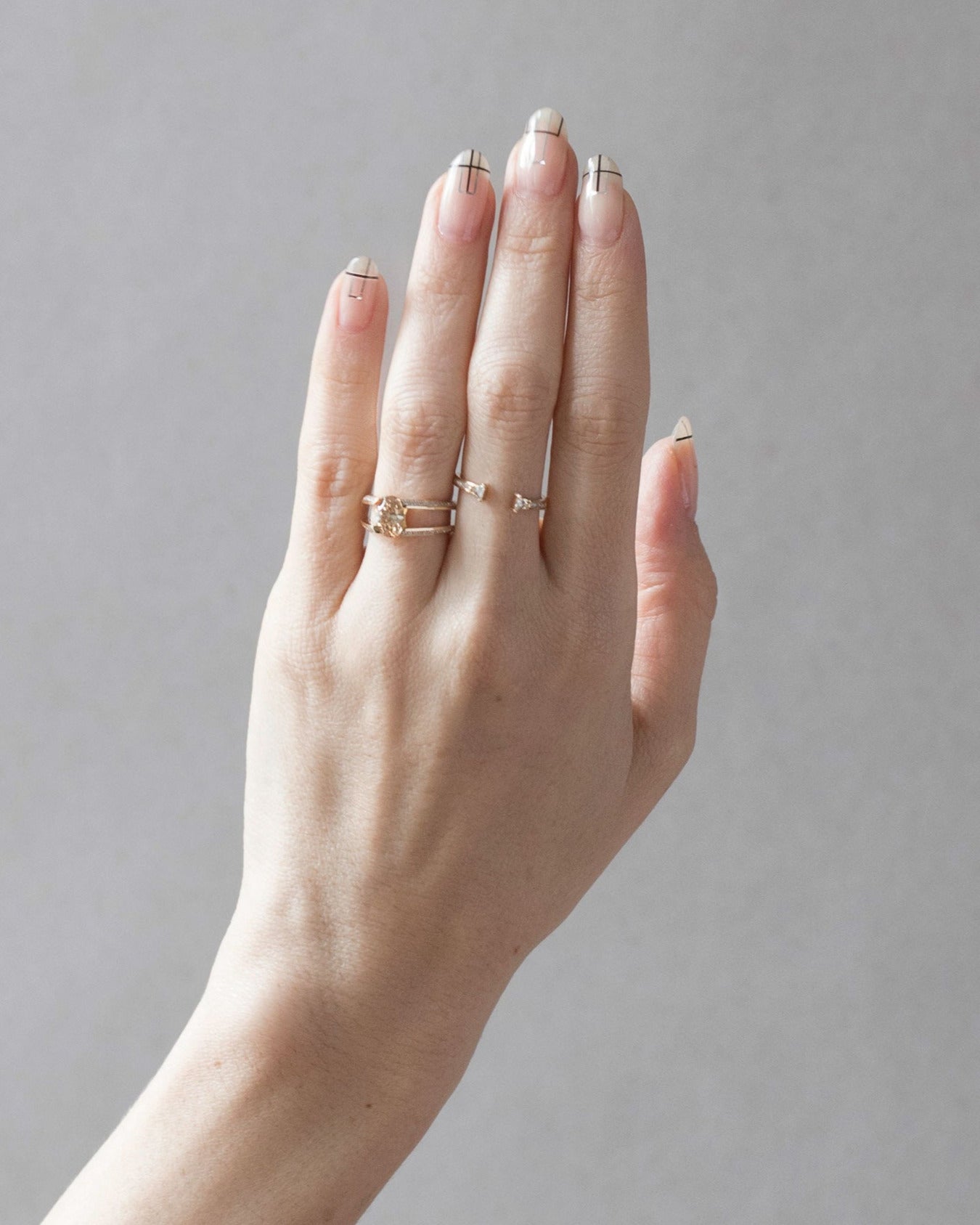 Bliss Lau Magnetic band on hand
