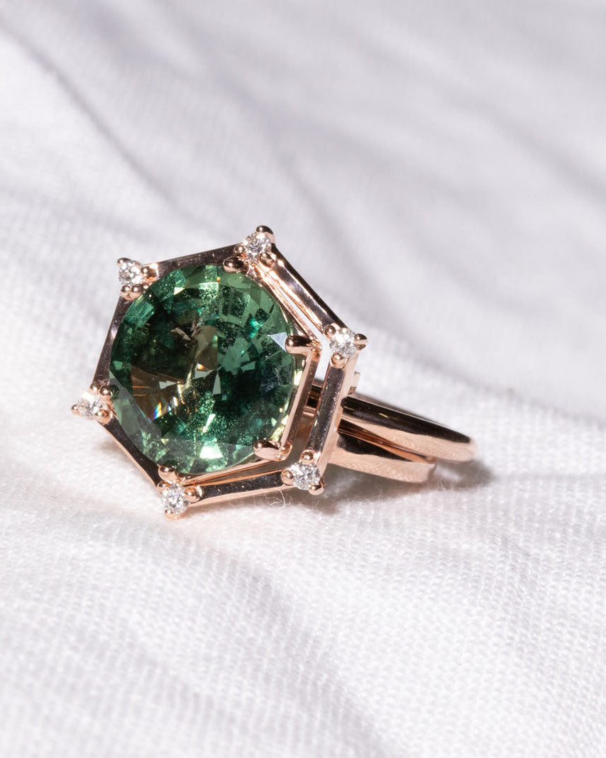 Aura Ring Wedding Ring Set showcasing a magnificent hexagonal green gemstone set in rose gold, adorned with sparkling diamonds for an elegant look.
