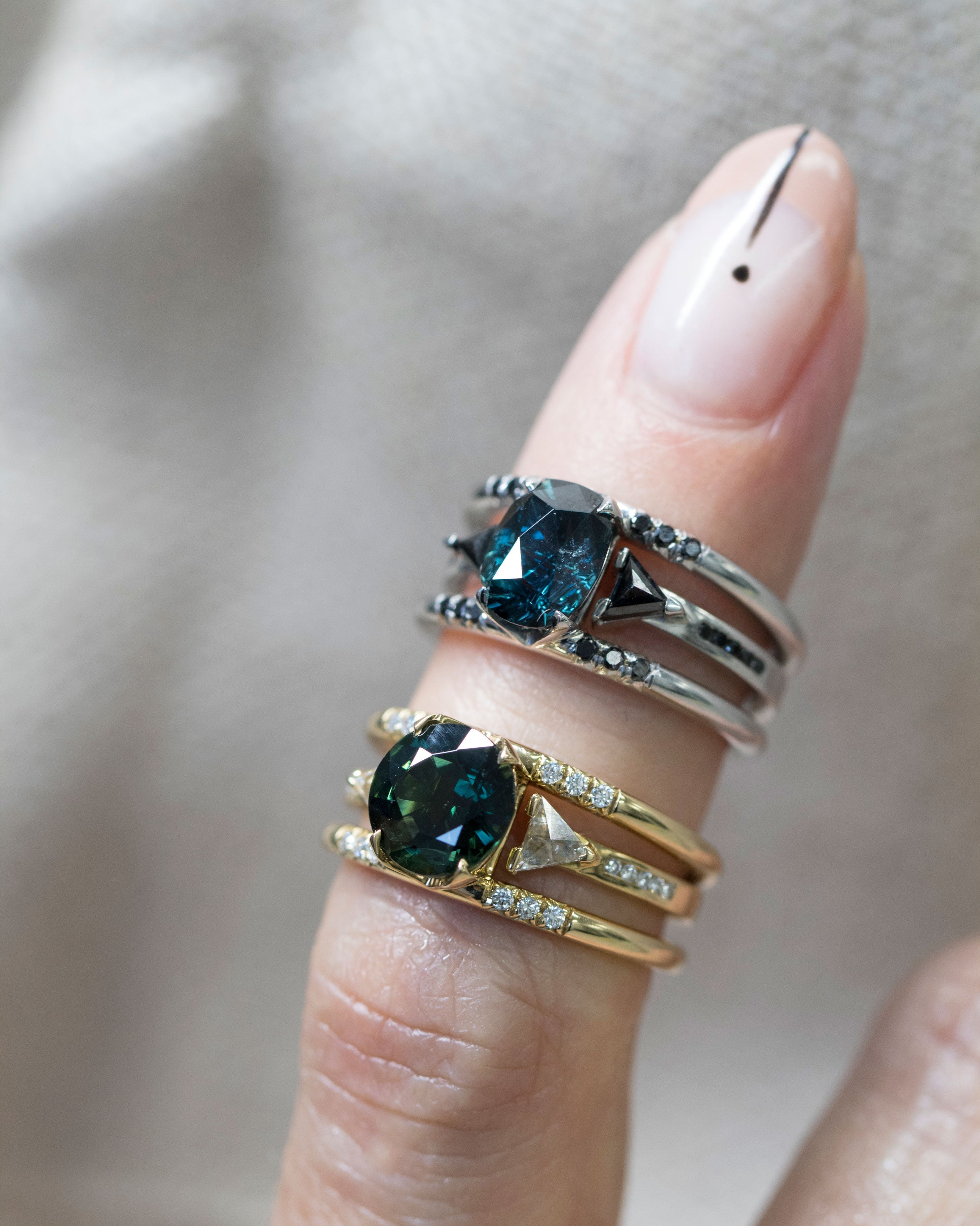 Illuminate and magnetic ring set with sapphire and a finer with two rings.