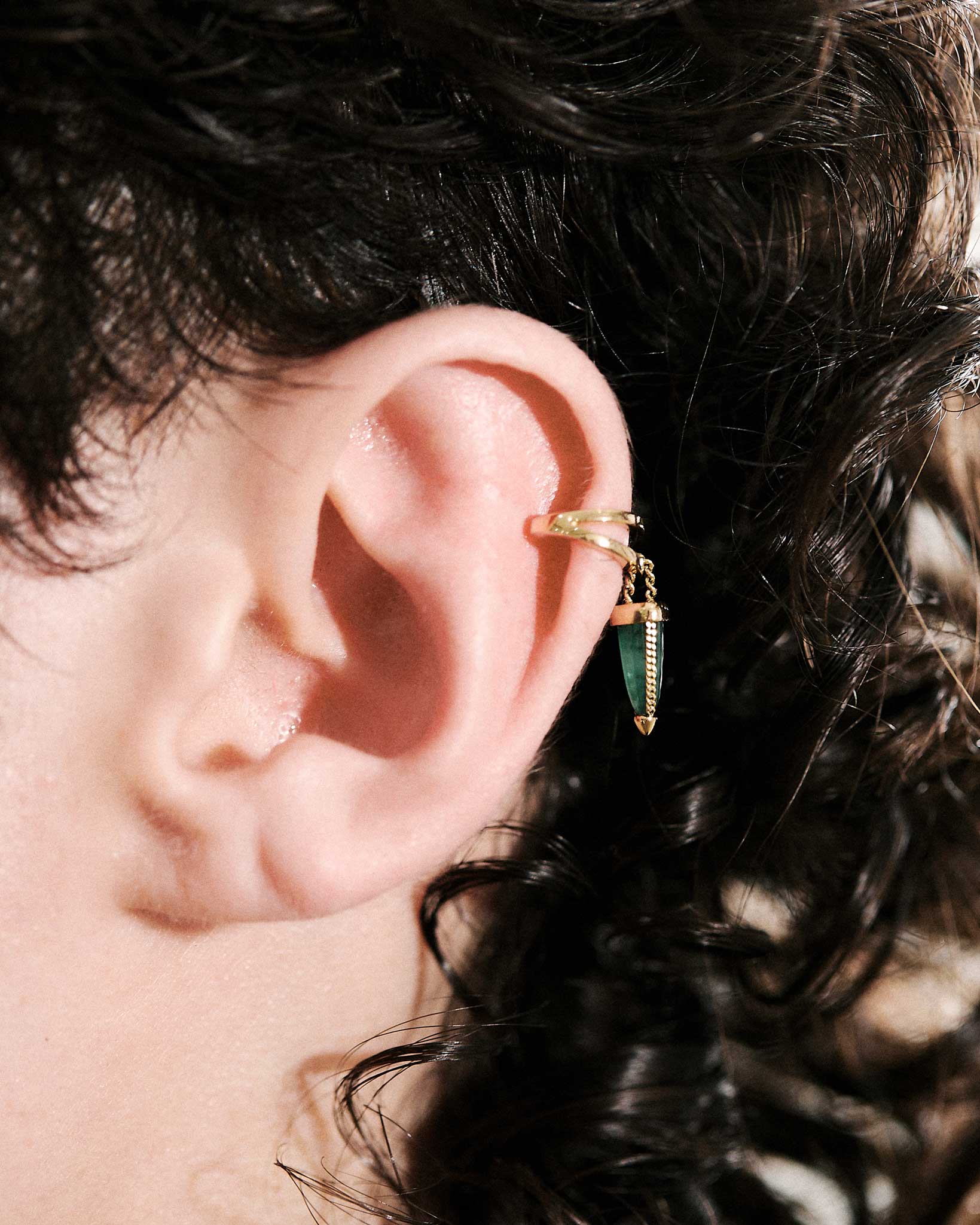 Vantage Earcuff Emerald 18k Gold