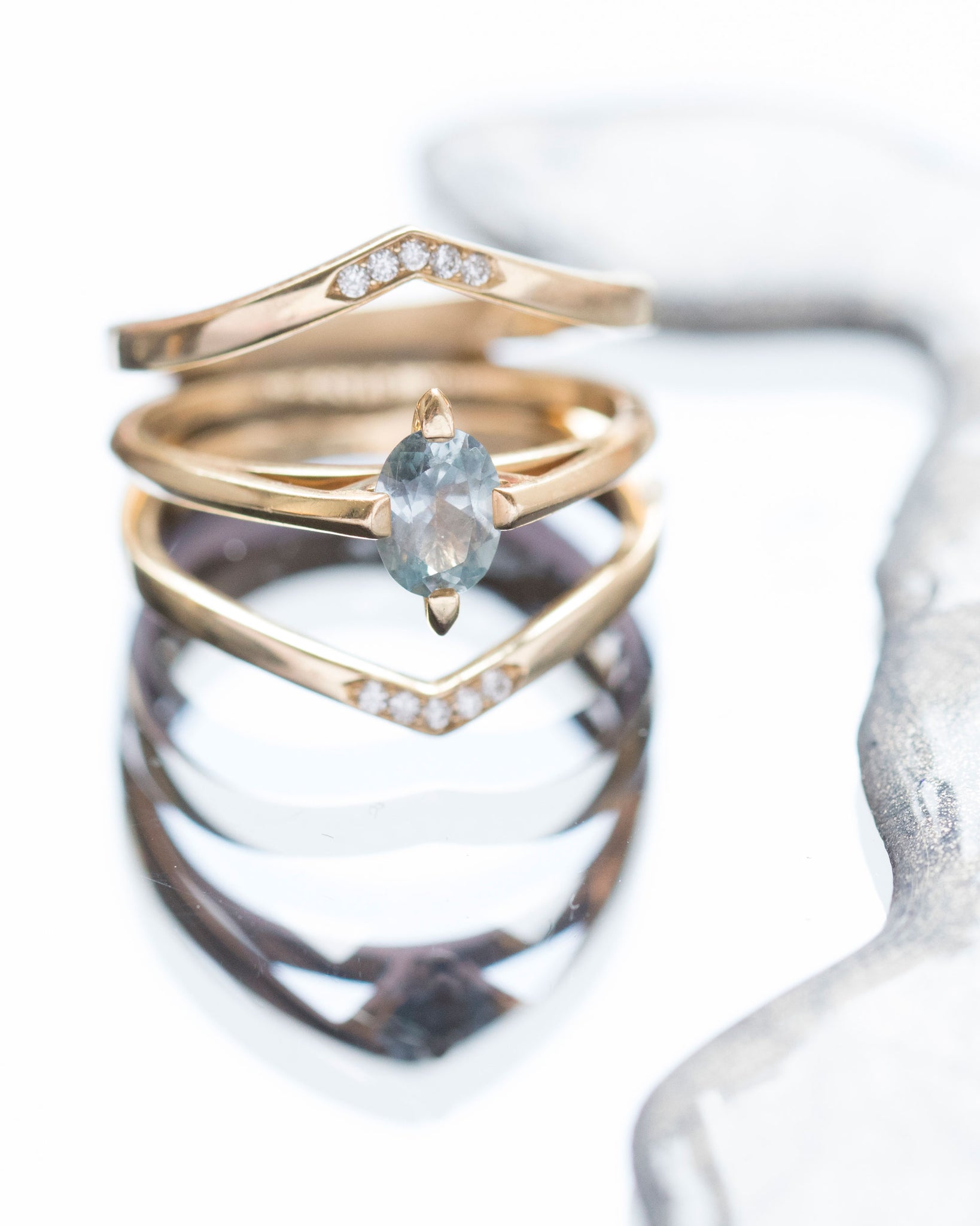 Minimalist Arc + Oblique X Enclose Ring Set